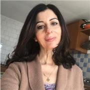 Parlo fluentemente inglese e ho frequentato vari corsi per mantenere la conoscenza